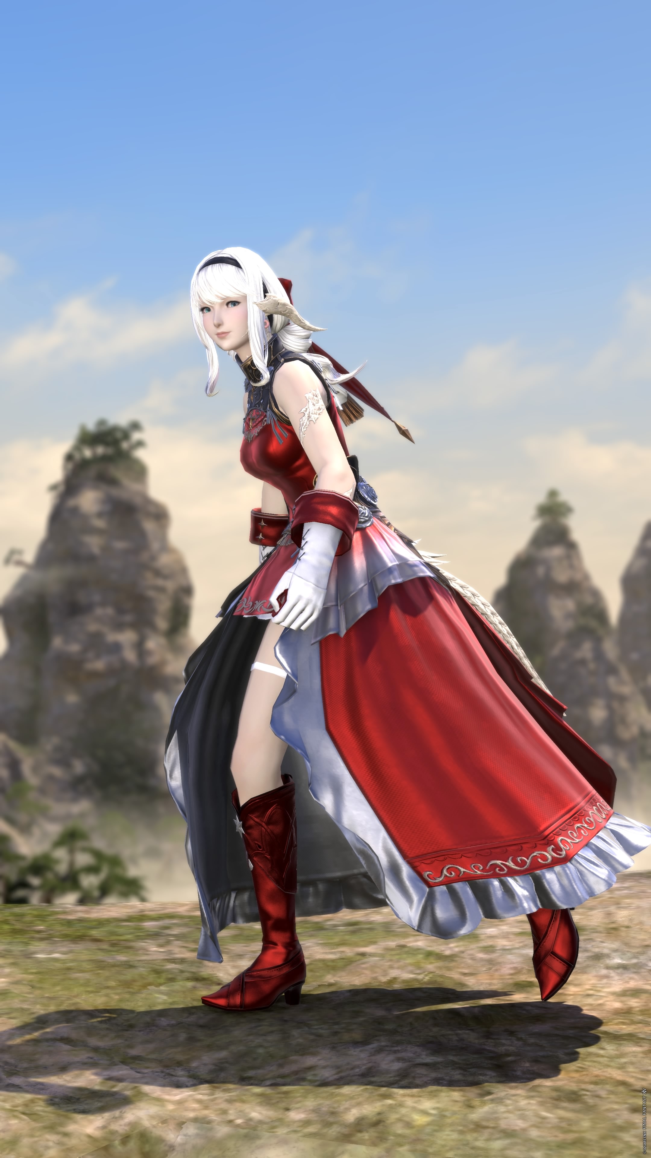 Courtly-Lovers-Striking-00101